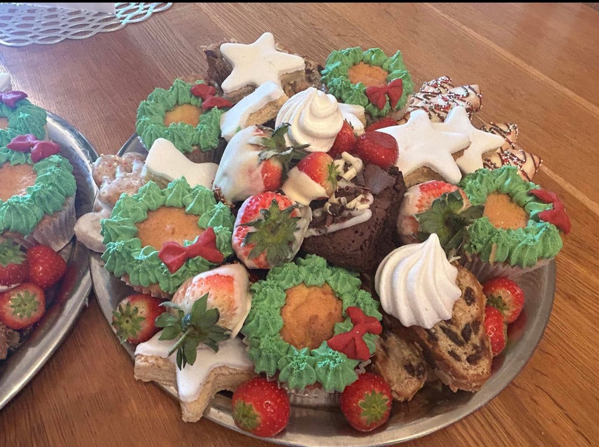 Dessert Platters Page 571158327 1384446957015377 6812862628733839673 n